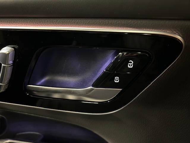 メルセデス・ベンツ［認定中古車］は、メルセデス・ベンツ日本株式会社が認定するメーカー保証制度が適用される中古車です。これは正規販売店のみで認められた保証制度です。