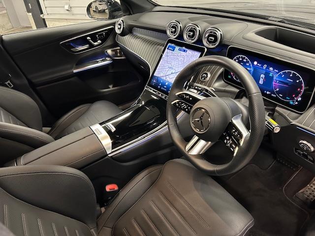 納車前整備は、メルセデスベンツ国際認定メカニックによる最新の検査ライン等の施設が充実した当社工場で入念に行います。メルセデス・ベンツの定める厳しい基準をクリアしたお車のみをご案内させて頂きます。