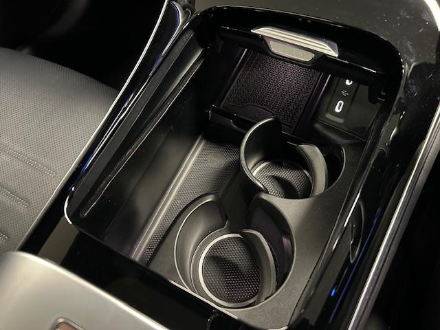 行安定性に寄与するタイヤサイズ。スタイリングと合わせて更なる走りに貢献しています。オプションで多数のデザインからお選び頂く事も可能でございます。