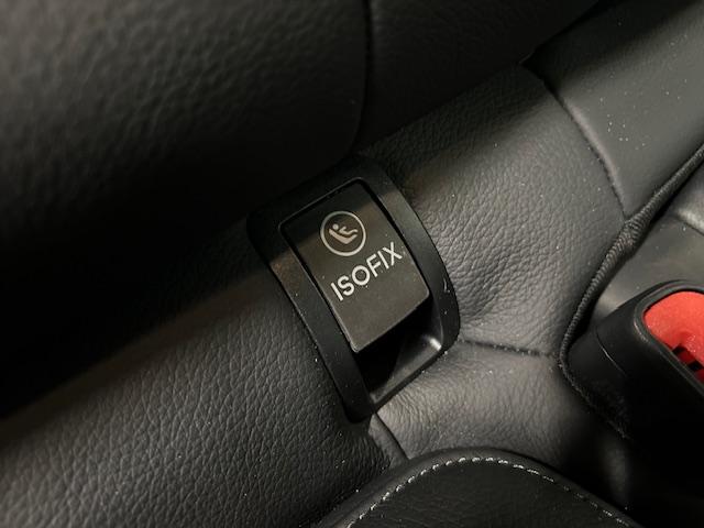 当店でお車をご購入のお客様はオーナー様専用保険「メルセデス・ベンツ保険」にご加入頂けます。飛来物によるフロントガラス破損やパンクによるタイヤ交換の際に、修理費用の一部をお支払いしております。