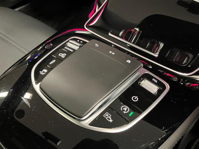 メルセデス・ベンツの定める厳しい基準をクリアしたお車のみをご案内させて頂きます。納車前整備はメーカー規定に基づき１００項目以上にも及ぶ点検を熟練のメカニックによって行いご納車させて頂きます。