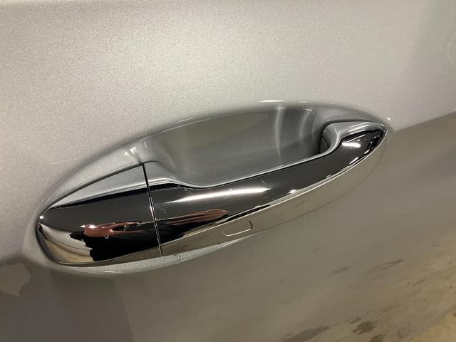 行安定性に寄与するタイヤサイズ。スタイリングと合わせて更なる走りに貢献しています。オプションで多数のデザインからお選び頂く事も可能でございます。