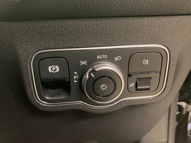 GLB GLB200d 4マチック AMGラインパッケージ 認定中古車保証付き AMGライン 360°カメラシステム 3列目シート ルーフレール デジタルコックピットディスプレイ フットトランクオープナー アンビエントライト(64色) ワイヤレスチャージング(20枚目)