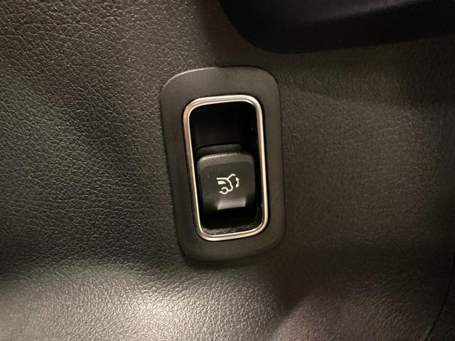 GLB GLB200d 4マチック AMGラインパッケージ 認定中古車保証付き AMGライン 360°カメラシステム 3列目シート ルーフレール デジタルコックピットディスプレイ フットトランクオープナー アンビエントライト(64色) ワイヤレスチャージング(25枚目)