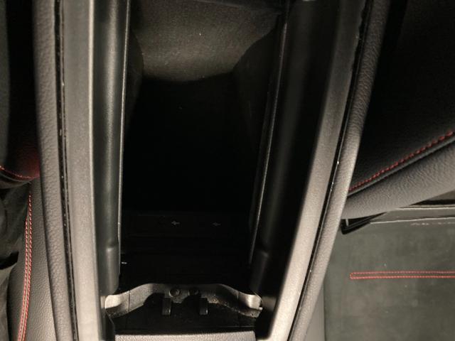 GLB GLB200d 4マチック AMGラインパッケージ 認定中古車保証付き AMGライン 360°カメラシステム 3列目シート ルーフレール デジタルコックピットディスプレイ フットトランクオープナー アンビエントライト(64色) ワイヤレスチャージング(45枚目)