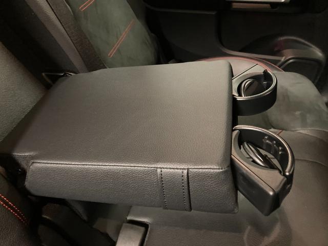 GLB GLB200d 4マチック AMGラインパッケージ 認定中古車保証付き AMGライン 360°カメラシステム 3列目シート ルーフレール デジタルコックピットディスプレイ フットトランクオープナー アンビエントライト(64色) ワイヤレスチャージング(51枚目)