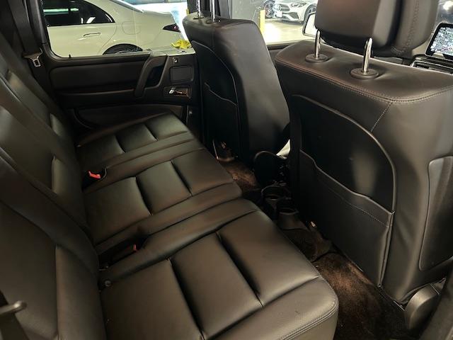 Gクラス G350d ヘリテージエディション 認定中古車 ライトアイボリー ディストロニック ブラインドスポット 18インチ専用AW ナイトPKG 本革シート サンルーフ 前席・後席シートヒーター 前席パワーシート センターコンソール専用プレート(6枚目)