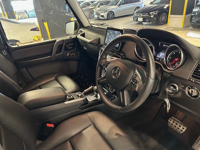 Gクラス G350d ヘリテージエディション 認定中古車 ライトアイボリー ディストロニック ブラインドスポット 18インチ専用AW ナイトPKG 本革シート サンルーフ 前席・後席シートヒーター 前席パワーシート センターコンソール専用プレート(7枚目)