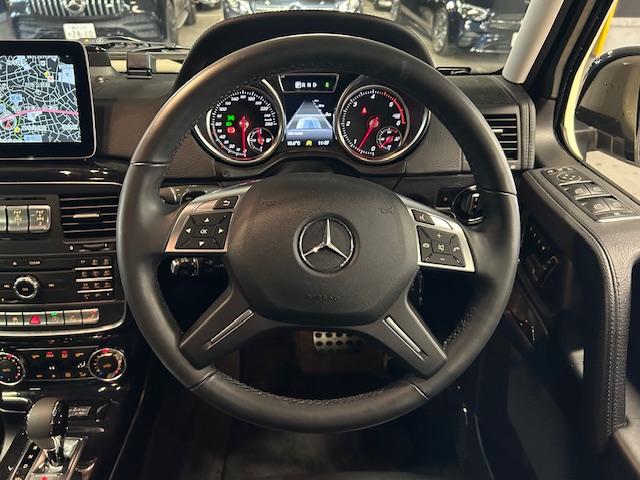 Gクラス G350d ヘリテージエディション 認定中古車 ライトアイボリー ディストロニック ブラインドスポット 18インチ専用AW ナイトPKG 本革シート サンルーフ 前席・後席シートヒーター 前席パワーシート センターコンソール専用プレート(8枚目)