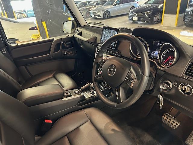 Gクラス G350d ヘリテージエディション 認定中古車 ライトアイボリー ディストロニック ブラインドスポット 18インチ専用AW ナイトPKG 本革シート サンルーフ 前席・後席シートヒーター 前席パワーシート センターコンソール専用プレート(10枚目)