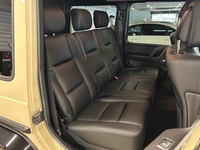 Gクラス G350d ヘリテージエディション 認定中古車 ライトアイボリー ディストロニック ブラインドスポット 18インチ専用AW ナイトPKG 本革シート サンルーフ 前席・後席シートヒーター 前席パワーシート センターコンソール専用プレート(11枚目)