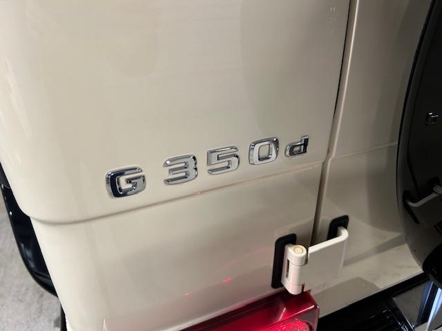 Gクラス G350d ヘリテージエディション 認定中古車 ライトアイボリー ディストロニック ブラインドスポット 18インチ専用AW ナイトPKG 本革シート サンルーフ 前席・後席シートヒーター 前席パワーシート センターコンソール専用プレート(12枚目)