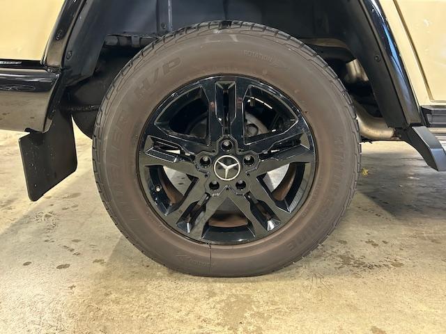 Gクラス G350d ヘリテージエディション 認定中古車 ライトアイボリー ディストロニック ブラインドスポット 18インチ専用AW ナイトPKG 本革シート サンルーフ 前席・後席シートヒーター 前席パワーシート センターコンソール専用プレート(13枚目)