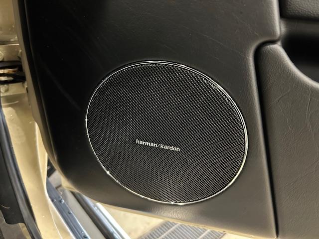 Gクラス G350d ヘリテージエディション 認定中古車 ライトアイボリー ディストロニック ブラインドスポット 18インチ専用AW ナイトPKG 本革シート サンルーフ 前席・後席シートヒーター 前席パワーシート センターコンソール専用プレート(14枚目)