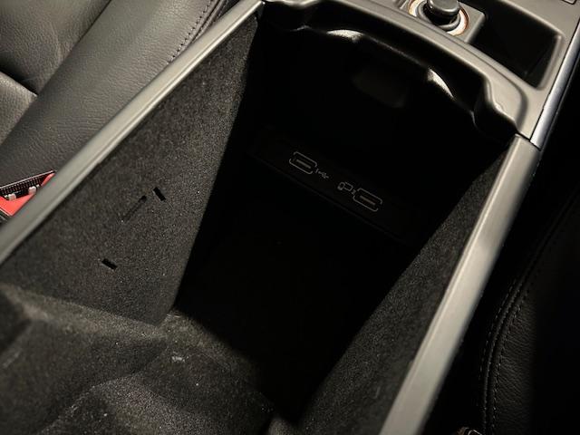 Gクラス G350d ヘリテージエディション 認定中古車 ライトアイボリー ディストロニック ブラインドスポット 18インチ専用AW ナイトPKG 本革シート サンルーフ 前席・後席シートヒーター 前席パワーシート センターコンソール専用プレート(21枚目)