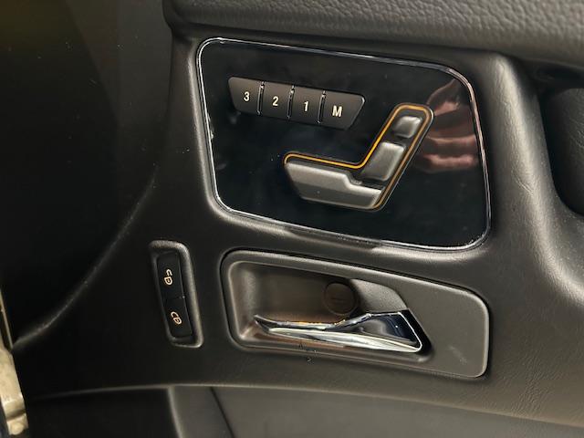 Gクラス G350d ヘリテージエディション 認定中古車 ライトアイボリー ディストロニック ブラインドスポット 18インチ専用AW ナイトPKG 本革シート サンルーフ 前席・後席シートヒーター 前席パワーシート センターコンソール専用プレート(29枚目)