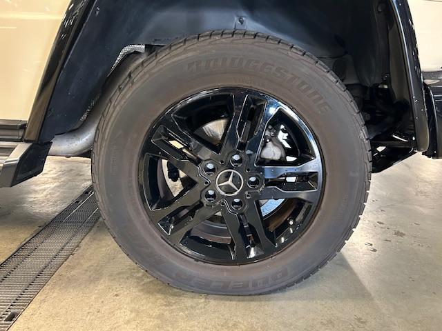 Gクラス G350d ヘリテージエディション 認定中古車 ライトアイボリー ディストロニック ブラインドスポット 18インチ専用AW ナイトPKG 本革シート サンルーフ 前席・後席シートヒーター 前席パワーシート センターコンソール専用プレート(31枚目)