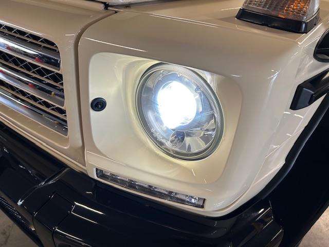 Gクラス G350d ヘリテージエディション 認定中古車 ライトアイボリー ディストロニック ブラインドスポット 18インチ専用AW ナイトPKG 本革シート サンルーフ 前席・後席シートヒーター 前席パワーシート センターコンソール専用プレート(32枚目)