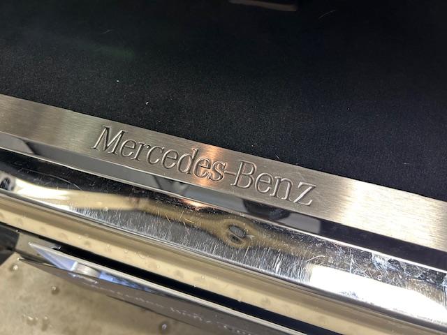 Gクラス G350d ヘリテージエディション 認定中古車 ライトアイボリー ディストロニック ブラインドスポット 18インチ専用AW ナイトPKG 本革シート サンルーフ 前席・後席シートヒーター 前席パワーシート センターコンソール専用プレート(36枚目)