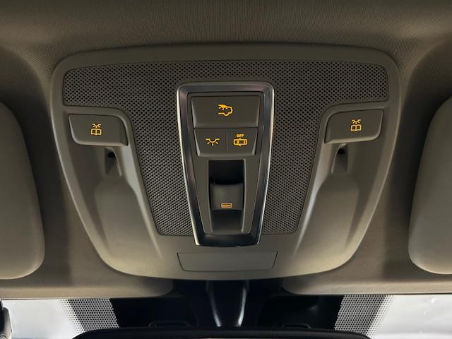 Gクラス G350d ヘリテージエディション 認定中古車 ライトアイボリー ディストロニック ブラインドスポット 18インチ専用AW ナイトPKG 本革シート サンルーフ 前席・後席シートヒーター 前席パワーシート センターコンソール専用プレート(39枚目)