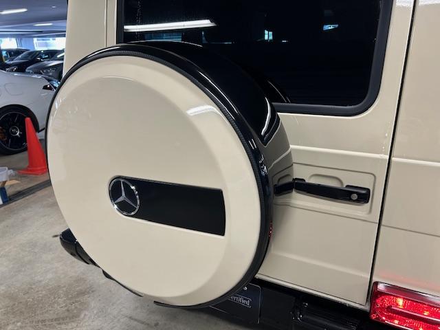 Gクラス G350d ヘリテージエディション 認定中古車 ライトアイボリー ディストロニック ブラインドスポット 18インチ専用AW ナイトPKG 本革シート サンルーフ 前席・後席シートヒーター 前席パワーシート センターコンソール専用プレート(44枚目)