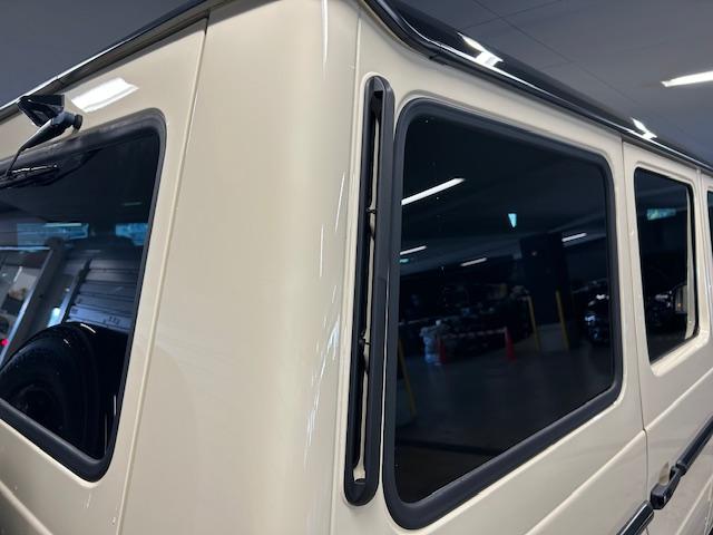 Gクラス G350d ヘリテージエディション 認定中古車 ライトアイボリー ディストロニック ブラインドスポット 18インチ専用AW ナイトPKG 本革シート サンルーフ 前席・後席シートヒーター 前席パワーシート センターコンソール専用プレート(46枚目)