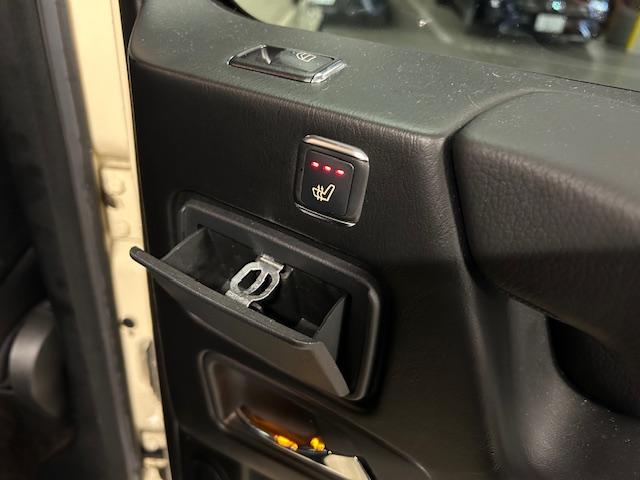 Gクラス G350d ヘリテージエディション 認定中古車 ライトアイボリー ディストロニック ブラインドスポット 18インチ専用AW ナイトPKG 本革シート サンルーフ 前席・後席シートヒーター 前席パワーシート センターコンソール専用プレート(47枚目)