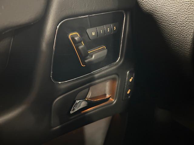 Gクラス G350d ヘリテージエディション 認定中古車 ライトアイボリー ディストロニック ブラインドスポット 18インチ専用AW ナイトPKG 本革シート サンルーフ 前席・後席シートヒーター 前席パワーシート センターコンソール専用プレート(58枚目)
