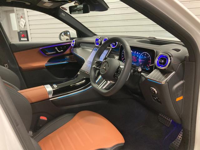 GLC GLC220d 4マチック ドライバーズパッケージ 元弊社デモカー ブラウン本革シート ブルメスター 360度カメラ シートベンチレーター シートヒーター 前後純正ドラレコ サンルーフ アンビエントライト ヘッドアップディスプレイ ETC MBUX(6枚目)