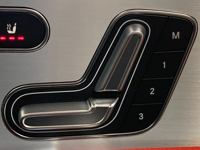 Aクラスセダン A200d セダン AMGラインパッケージ 認定中古車 弊社デモカー AMGライン レザーエクスクルーシブPKG 前席パワーシート シートヒーター 本革赤黒シート MBUX ワイヤレスチャージャー アンビエントライト64色 前後純正ドラレコ(14枚目)