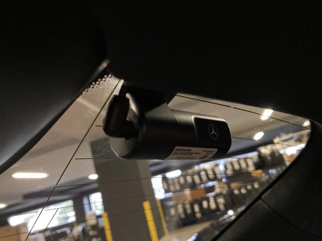 Aクラスセダン A200d セダン AMGラインパッケージ 認定中古車 弊社デモカー AMGライン レザーエクスクルーシブPKG 前席パワーシート シートヒーター 本革赤黒シート MBUX ワイヤレスチャージャー アンビエントライト64色 前後純正ドラレコ(18枚目)