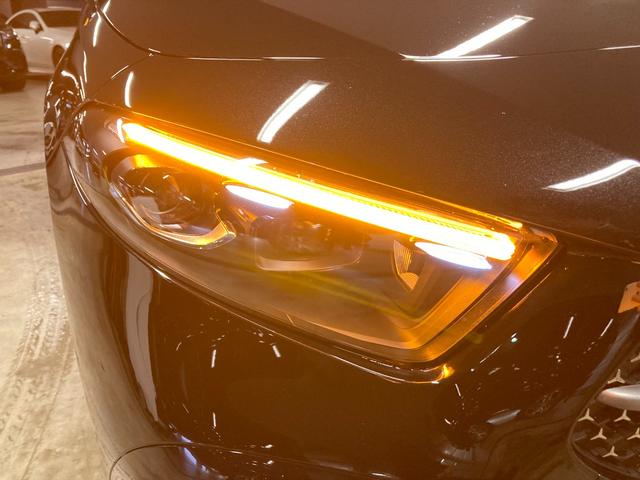 Aクラスセダン A200d セダン AMGラインパッケージ 認定中古車 弊社デモカー AMGライン レザーエクスクルーシブPKG 前席パワーシート シートヒーター 本革赤黒シート MBUX ワイヤレスチャージャー アンビエントライト64色 前後純正ドラレコ(19枚目)