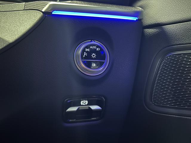 Ｃクラス Ｃ２００アバンギャルド　ＡＭＧラインパッケージ　認定中古車　レーダーセーフティＰＫＧ　ＡＭＧライン　レザーエクスクルーシブＰＫＧ　ベーシックＰＫＧ　オパリスホワイト　ヘッドアップディスプレイ　３６０度カメラ　本革シート　パワーシート　シートヒーター（17枚目）