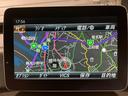 納車前整備は、メルセデスベンツ国際認定メカニックによる最新の検査ライン等の施設が充実した当社工場で入念に行います。メルセデス・ベンツの定める厳しい基準をクリアしたお車のみをご案内させて頂きます。