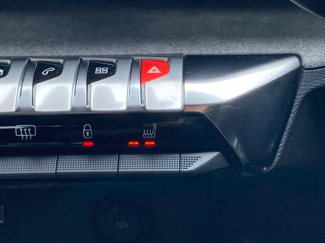 GT ブルーHDi パノラミックサンルーフ 純正ナビ ドラレコ前後 AppleCarPlay/AndroidAuto フロント&バックソナー ワイドバックアイカメラ アドバンスドグリップコントロール 新車保証継承付き(8枚目)