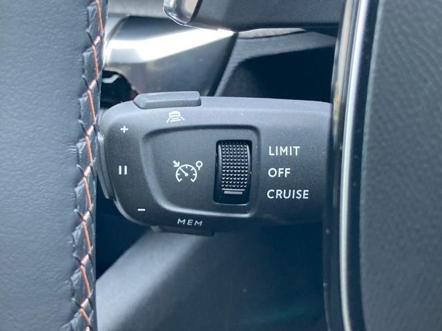 GT ブルーHDi パノラミックサンルーフ 純正ナビ ドラレコ前後 AppleCarPlay/AndroidAuto フロント&バックソナー ワイドバックアイカメラ アドバンスドグリップコントロール 新車保証継承付き(12枚目)