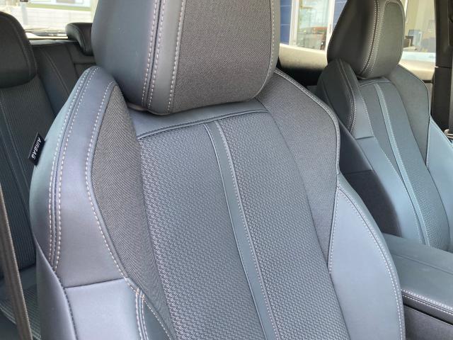 GT ブルーHDi パノラミックサンルーフ 純正ナビ ドラレコ前後 AppleCarPlay/AndroidAuto フロント&バックソナー ワイドバックアイカメラ アドバンスドグリップコントロール 新車保証継承付き(14枚目)