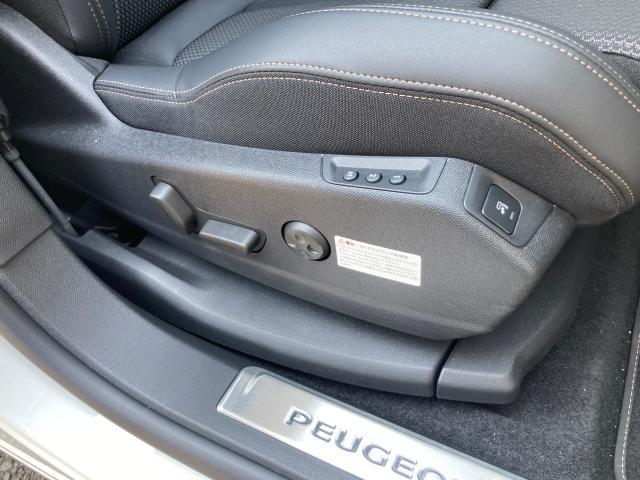 GT ブルーHDi パノラミックサンルーフ 純正ナビ ドラレコ前後 AppleCarPlay/AndroidAuto フロント&バックソナー ワイドバックアイカメラ アドバンスドグリップコントロール 新車保証継承付き(15枚目)