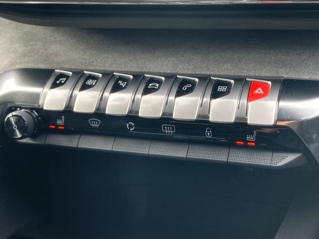 ３００８ ＧＴハイブリッド４　パークアシスト　フロントカメラ　パノラミックサンルーフ　ドラレコ前後　ＡｐｐｌｅＣａｒＰｌａｙ／ＡｎｄｒｏｉｄＡｕｔｏ　新車保証継承付き（5枚目）