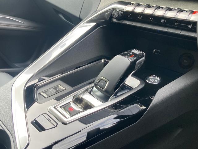 ３００８ ＧＴ　ブルーＨＤｉ　パノラミックサンルーフ　純正ナビ　ドライブレコーダー前後　ＡｐｐｌｅＣａｒＰｌａｙ／ＡｎｄｒｏｉｄＡｕｔｏ　新車保証継承＋認定中古車保証１年間付き（7枚目）
