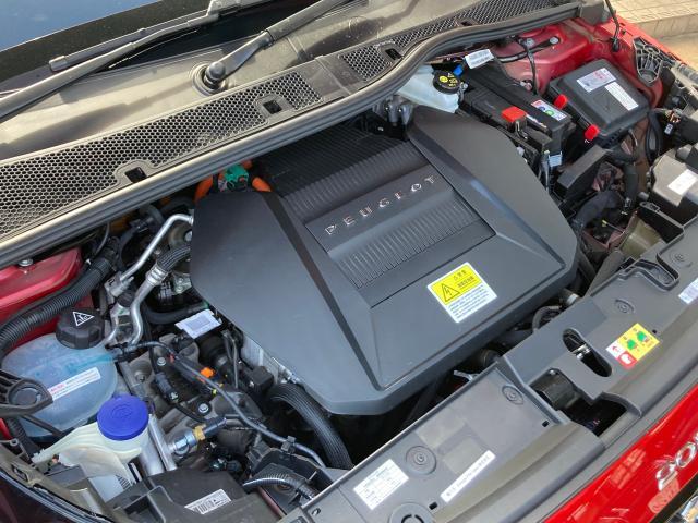 ｅ－２０８ ＧＴ　純正ナビ　ＴＶ　ＥＴＣ　ドラレコ前後　ファブリック＆テップレザーシート　ＡｐｐｌｅＣａｒＰｌａｙ／ＡｎｄｒｏｉｄＡｕｔｏ　新車保証継承付き（17枚目）