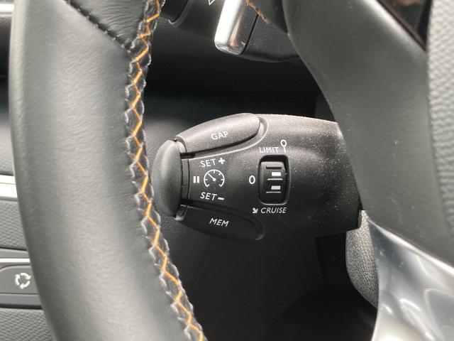３０８ ＳＷ　ロードトリップ　純正ナビ　ＡｐｐｌｅＣａｒＰｌａｙ／ＡｎｄｒｏｉｄＡｕｔｏ　パノラミックガラスルーフ　ドラレコ前後　専用アルカンタラ／テップレザーシート　パークアシスト　認定中古車保証１年間付き（8枚目）