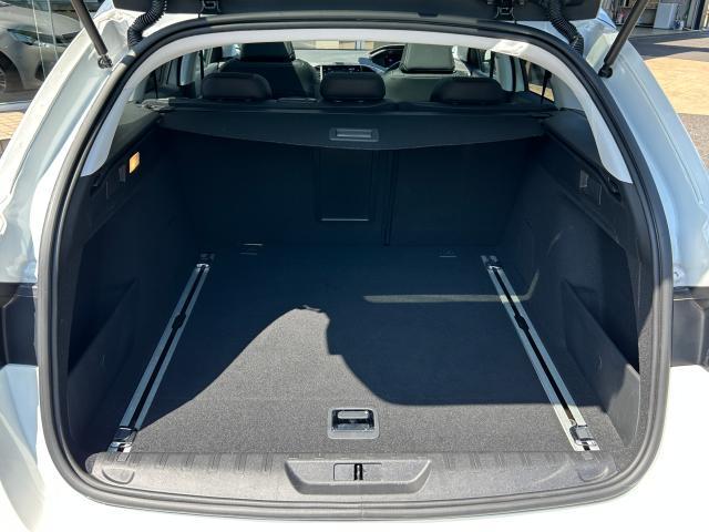 ３０８ ＳＷ　ロードトリップ　純正ナビ　ＡｐｐｌｅＣａｒＰｌａｙ／ＡｎｄｒｏｉｄＡｕｔｏ　パノラミックガラスルーフ　ドラレコ前後　専用アルカンタラ／テップレザーシート　パークアシスト　認定中古車保証１年間付き（13枚目）