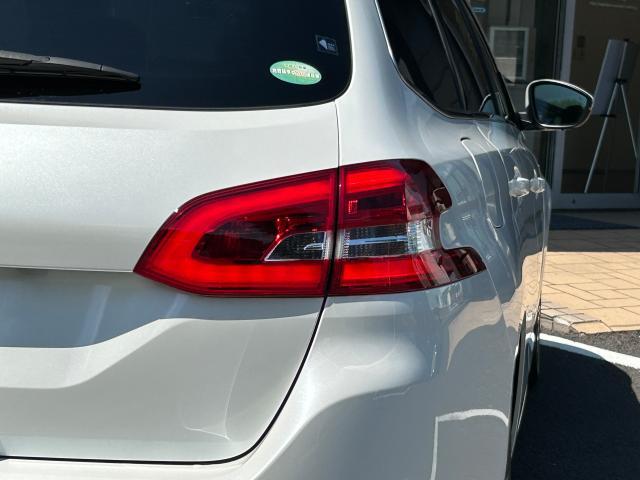 ３０８ ＳＷ　ロードトリップ　純正ナビ　ＡｐｐｌｅＣａｒＰｌａｙ／ＡｎｄｒｏｉｄＡｕｔｏ　パノラミックガラスルーフ　ドラレコ前後　専用アルカンタラ／テップレザーシート　パークアシスト　認定中古車保証１年間付き（15枚目）