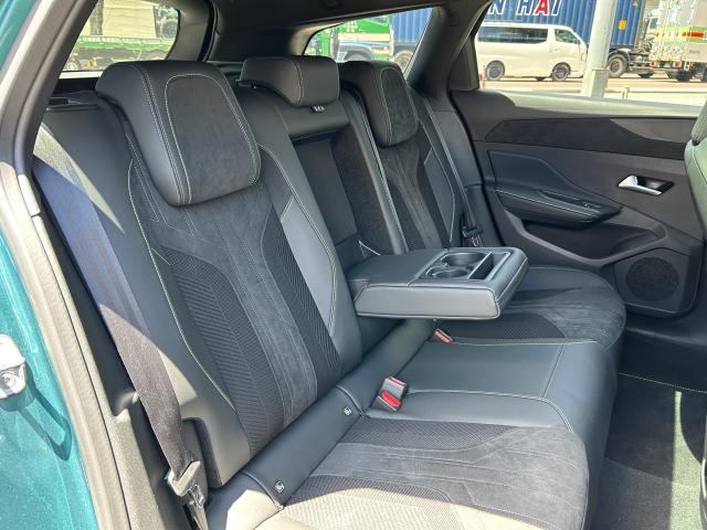 ３０８ ＳＷ　ＧＴ　ブルーＨＤｉ　１．５Ｌディーゼルターボ　純正ナビ　ＡｐｐｌｅＣａｒＰｌａｙ／ＡｎｄｒｏｉｄＡｕｔｏ　パノラミックサンルーフ　アルカンタラ／テップレザーシート　運転席メモリー機能付きパワーシート　認定中古車保証１年付（11枚目）