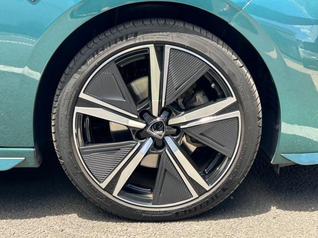 ３０８ ＳＷ　ＧＴ　ブルーＨＤｉ　１．５Ｌディーゼルターボ　純正ナビ　ＡｐｐｌｅＣａｒＰｌａｙ／ＡｎｄｒｏｉｄＡｕｔｏ　パノラミックサンルーフ　アルカンタラ／テップレザーシート　運転席メモリー機能付きパワーシート　認定中古車保証１年付（16枚目）