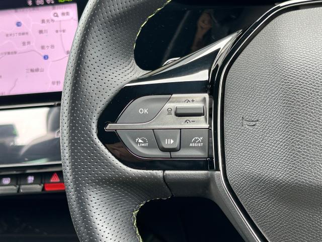 バックカメラは４カメラを使用した３６０°ビジョンで視認性も良く安心です。