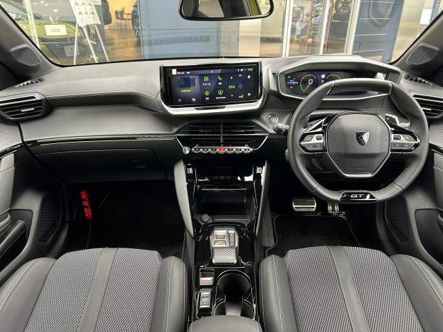 208 GT 新車保証継承付き AppleCarPlay/AndroidAuto ドラレコ前後 アクティブセーフティブレーキ アクティブクルーズコントロール レーンポジショニングアシスト(3枚目)