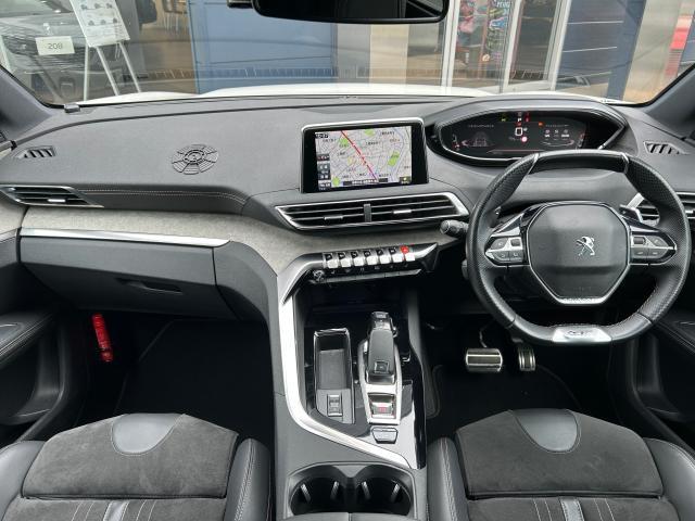 ５００８ ＧＴ　ブルーＨＤｉ　純正ナビ　フロントバックソナー　ワイドバックアイカメラ　アドバンスドグリップコントロール　アクティブクルーズコントロール　ブラインドスポットモニター　アルカンタラテップレザーシート　運転席パワーシート（2枚目）