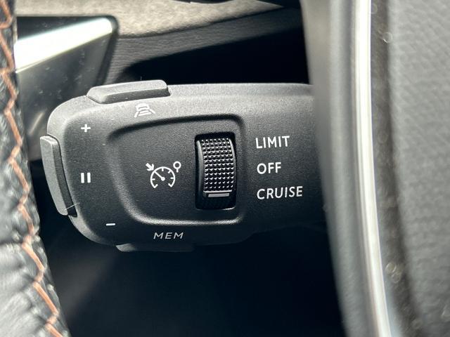 ５００８ ＧＴ　ブルーＨＤｉ　純正ナビ　フロントバックソナー　ワイドバックアイカメラ　アドバンスドグリップコントロール　アクティブクルーズコントロール　ブラインドスポットモニター　アルカンタラテップレザーシート　運転席パワーシート（7枚目）